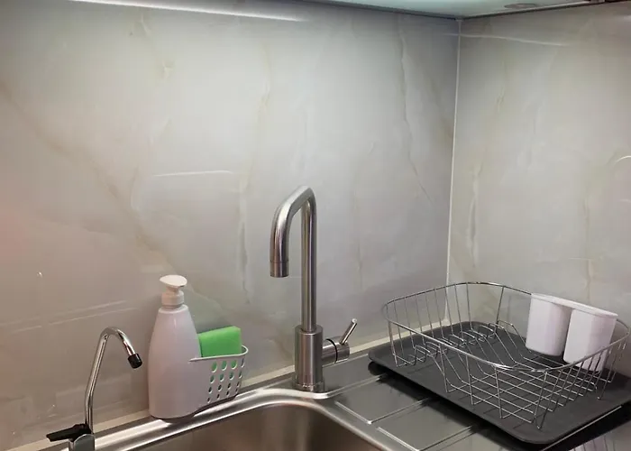 Jo's Cozy Corner Apartment